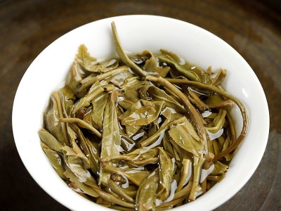 2022年票系冰岛老寨357克纯料生茶饼普洱茶冰糖甜冷杯香 厂家批发图4