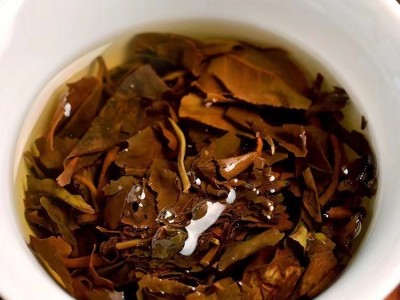 产地直发倚邦贡御云南白茶饼200g白茶饼香甜润滑图3