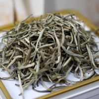 云南普洱茶批发 头春月光白单芽 景谷大白毫银针 500克礼盒罐装茶