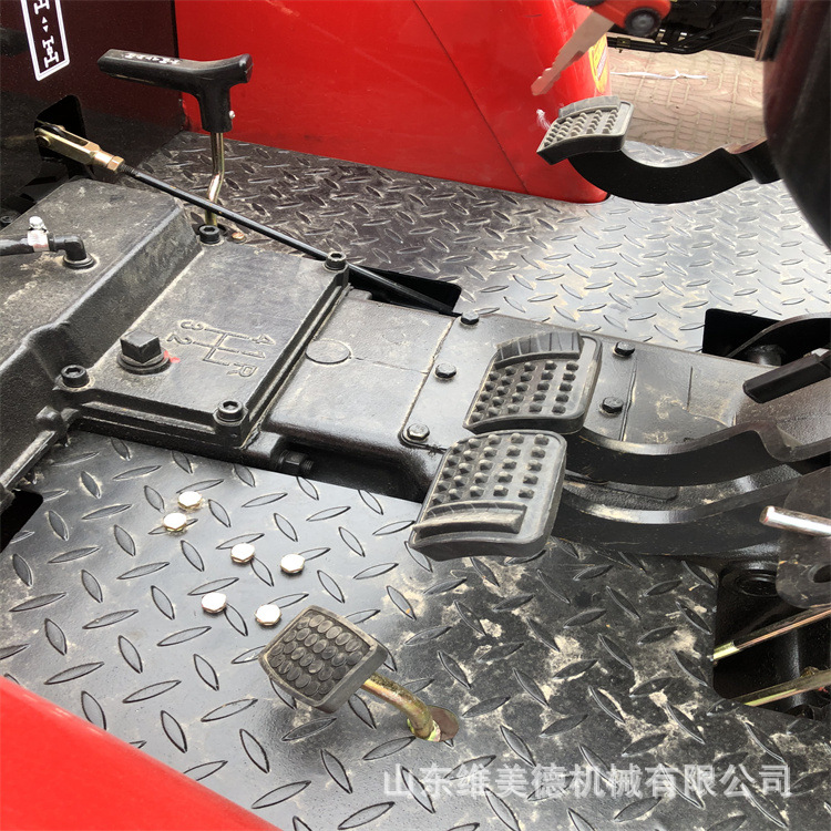 东方红704拖拉机