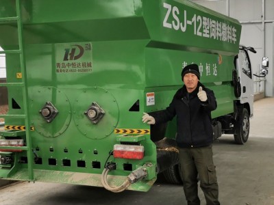 新款轻卡撒料车饲料撒料车双侧撒料车喂牛羊撒料车四轮撒料车热销图2