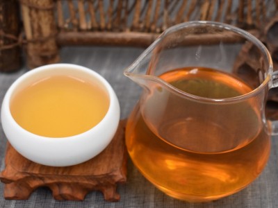 2015年福鼎白茶春茶陈香老寿眉贡眉老白茶饼高山日晒茶叶350g批发图2
