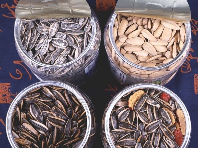 大纯丰海盐古法红枣核桃四味罐装瓜子现货炒货办公室零食手剥瓜子图5